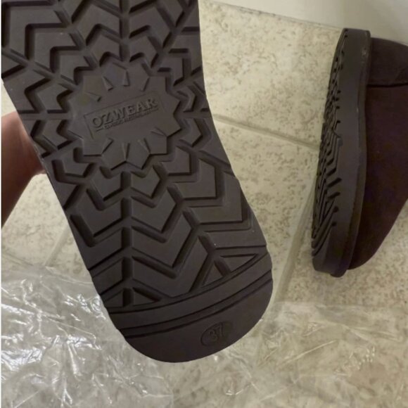 OZWEAR UGG Classic Sheepskin Boots - Brown, Size 37 (New) - Picture 5 of 9